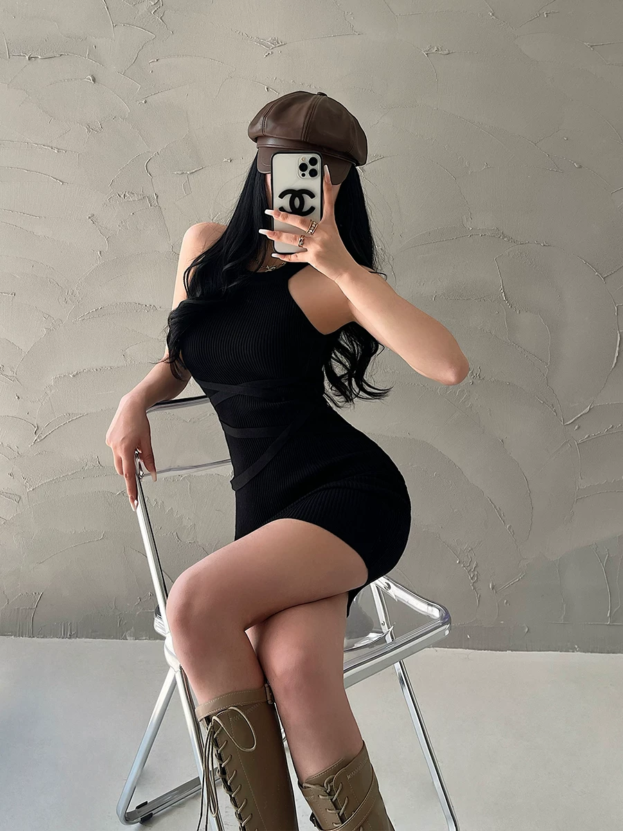 YoungGirlDay phong cách thuần khiết gợi cảm, ôm sát, không tay, thắt eo, váy dệt kim ôm sát, váy ngắn