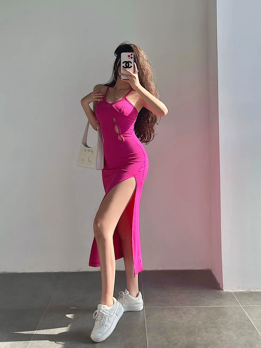 YoungGirlDay váy dây đeo vai dài vừa phải, hở lưng gợi cảm, xẻ tà cao, ôm sát hông, ôm sát hông