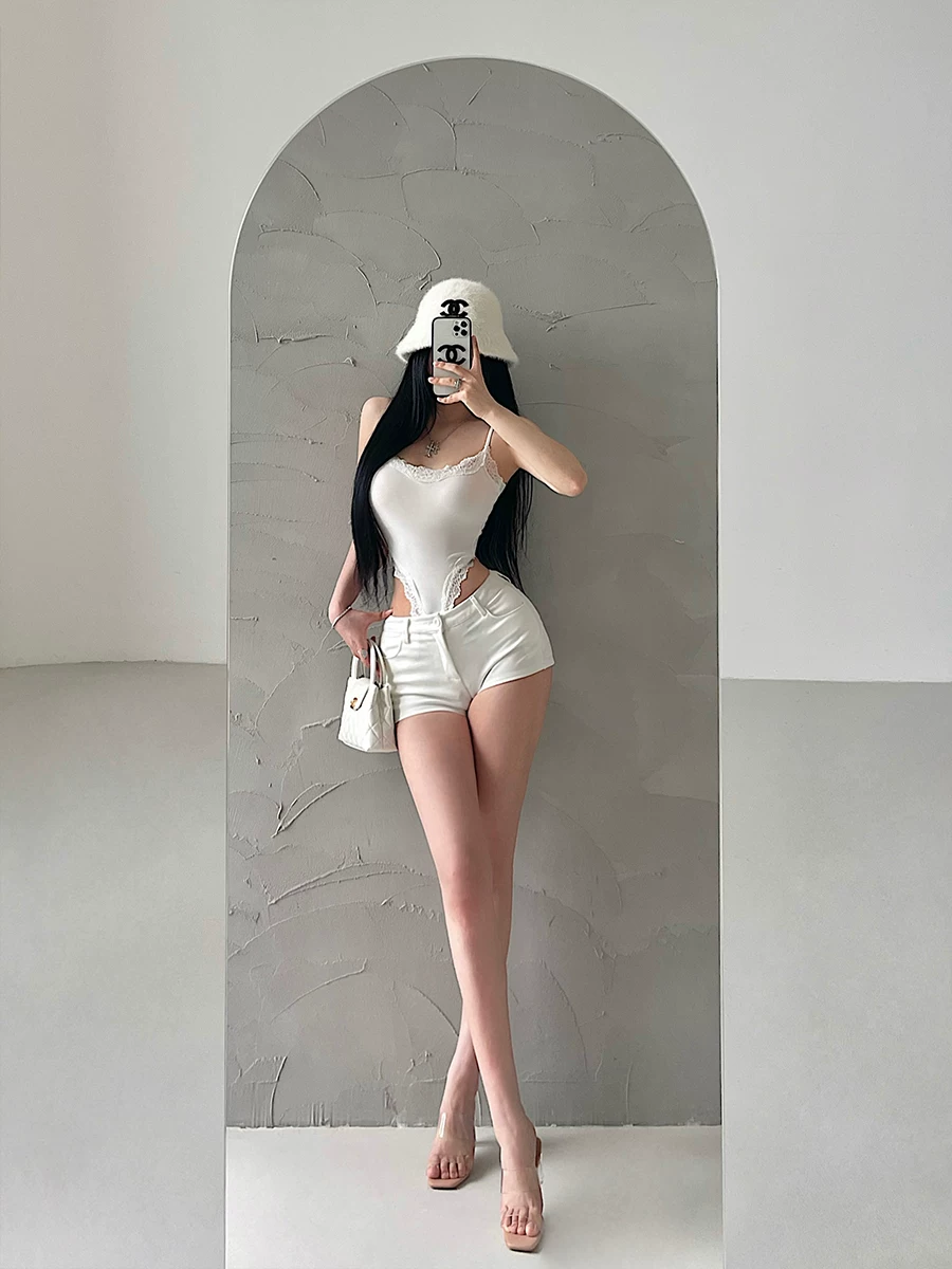 YoungGirlDay áo yếm một mảnh có dây đeo có thể điều chỉnh, ôm sát, không có dây lưng, viền ren gợi cảm.