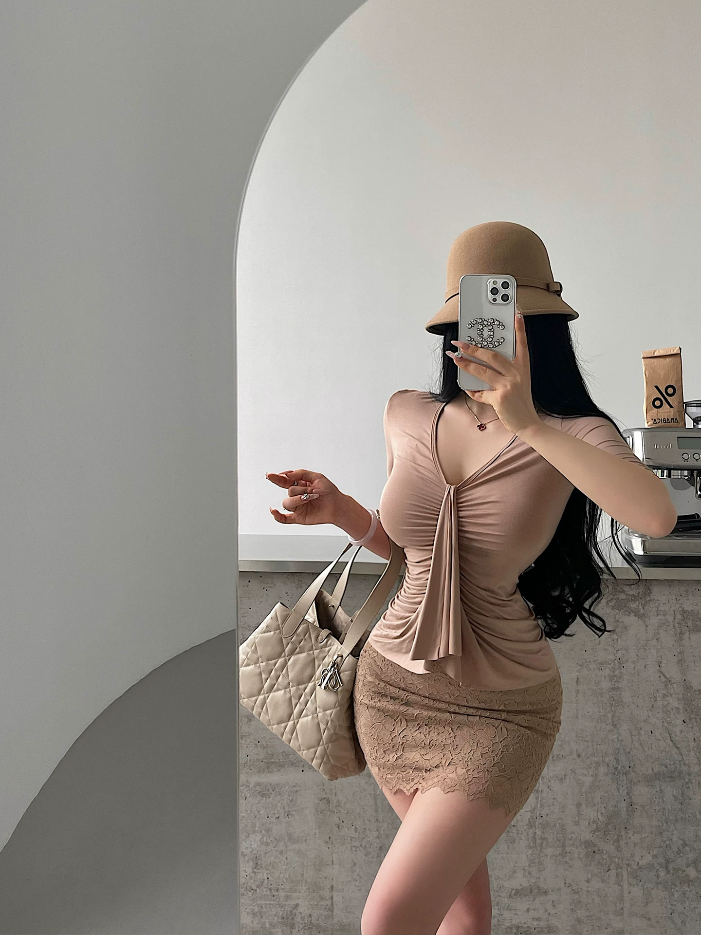 YoungGirlDay khao khát thuần khiết hot girl gợi cảm cổ chữ V ôm sát không đều xếp ly viền áo thun ngắn tay