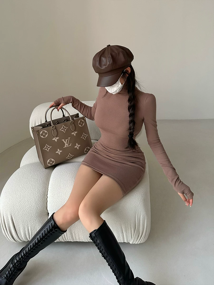 YoungGirlDay Váy bodycon dài tay ôm sát cổ cao phong cách cơ bản châu Âu và Mỹ với váy ngắn ôm sát hông.