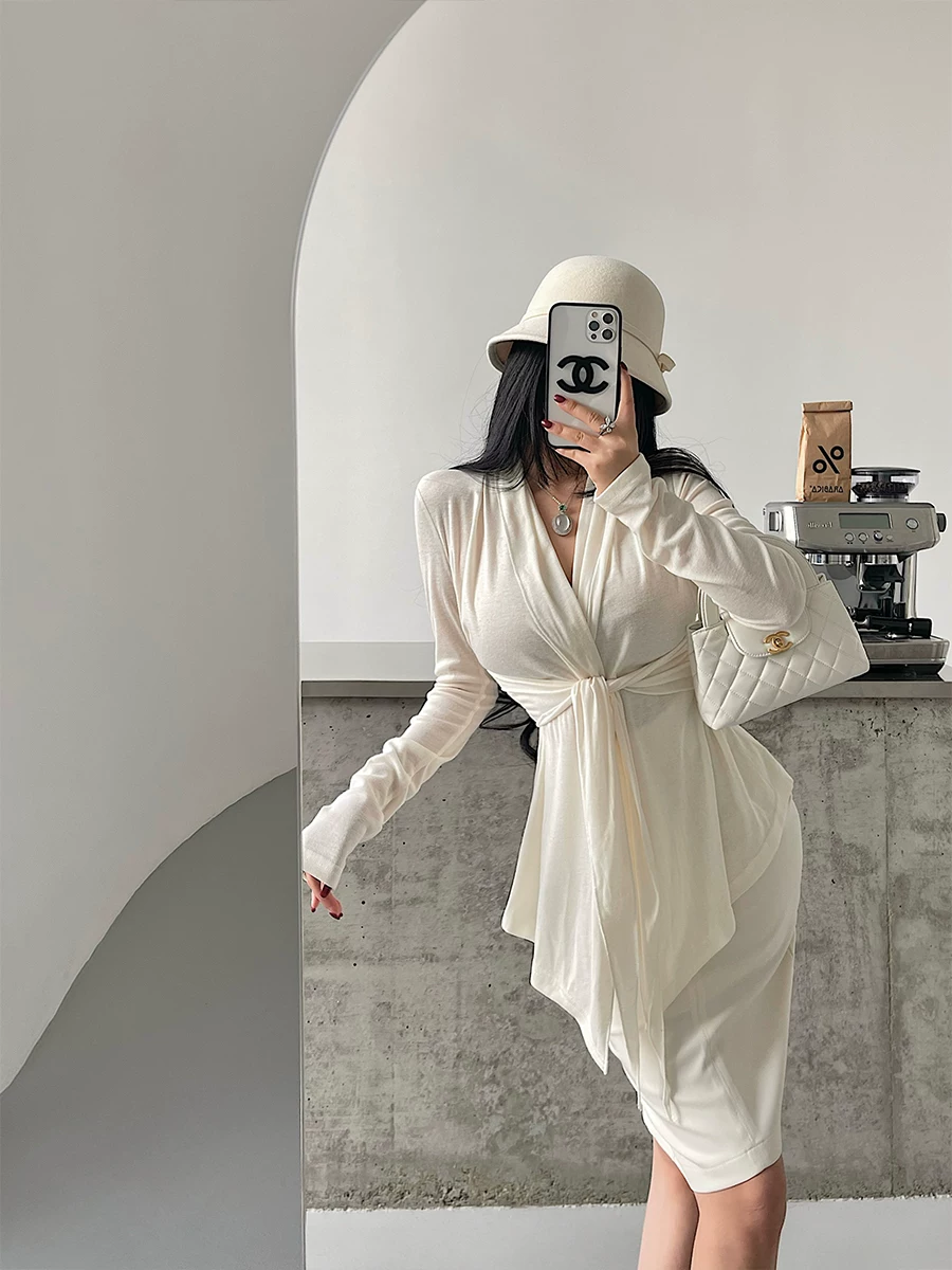 YoungGirlDay phong cách thuần khiết gợi cảm, phong cách lười biếng, cổ áo xếp lớp, áo cardigan dài tay có dây buộc eo, kiểu dáng ôm vừa vặn