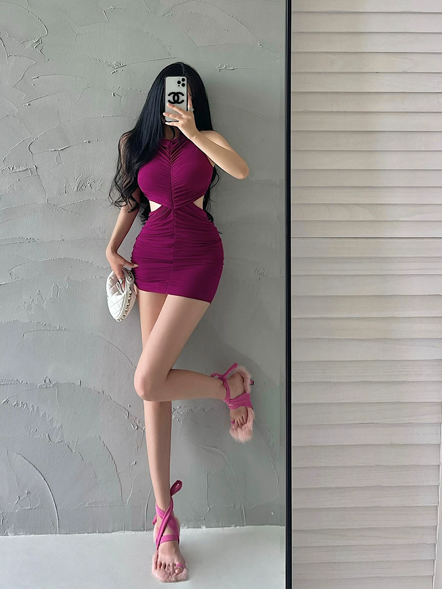 YoungGirlDay phong cách hot girl gợi cảm, ôm sát, xếp ly, hở eo, không tay, váy ôm sát, váy ngắn