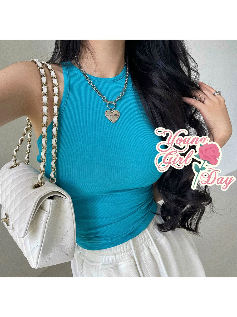 YoungGirlDay áo crop top ngắn không tay, ôm sát, hở lưng, có dây buộc chéo, gợi cảm