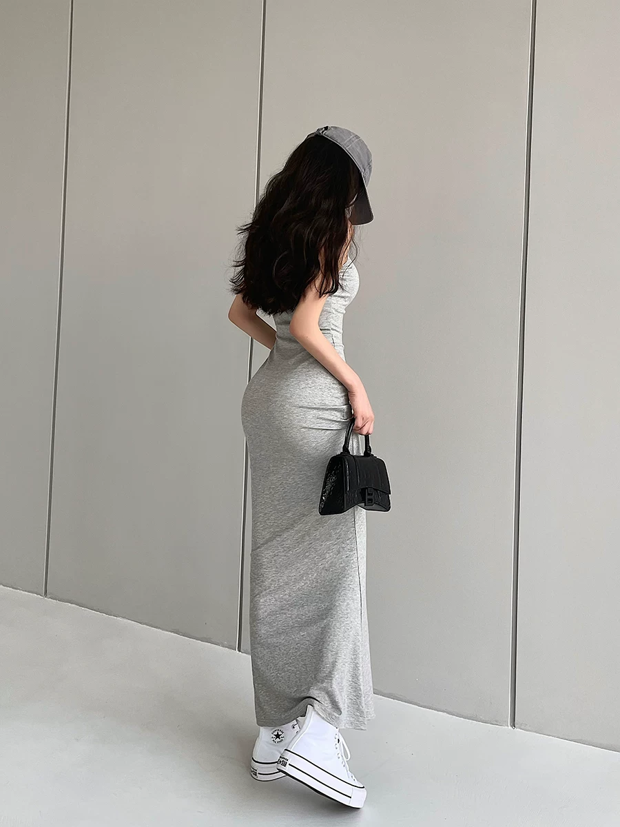 Váy liền thân ôm sát dáng đuôi cá gợi cảm, chất liệu thun co giãn, dây spaghetti, dài chấm đất, phong cách YoungGirlDay thuần khiết quyến rũ.