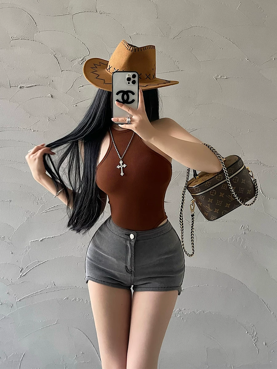 Áo liền quần kiểu tank không tay, ôm sát, co giãn, cổ tròn gợi cảm của YoungGirlDay