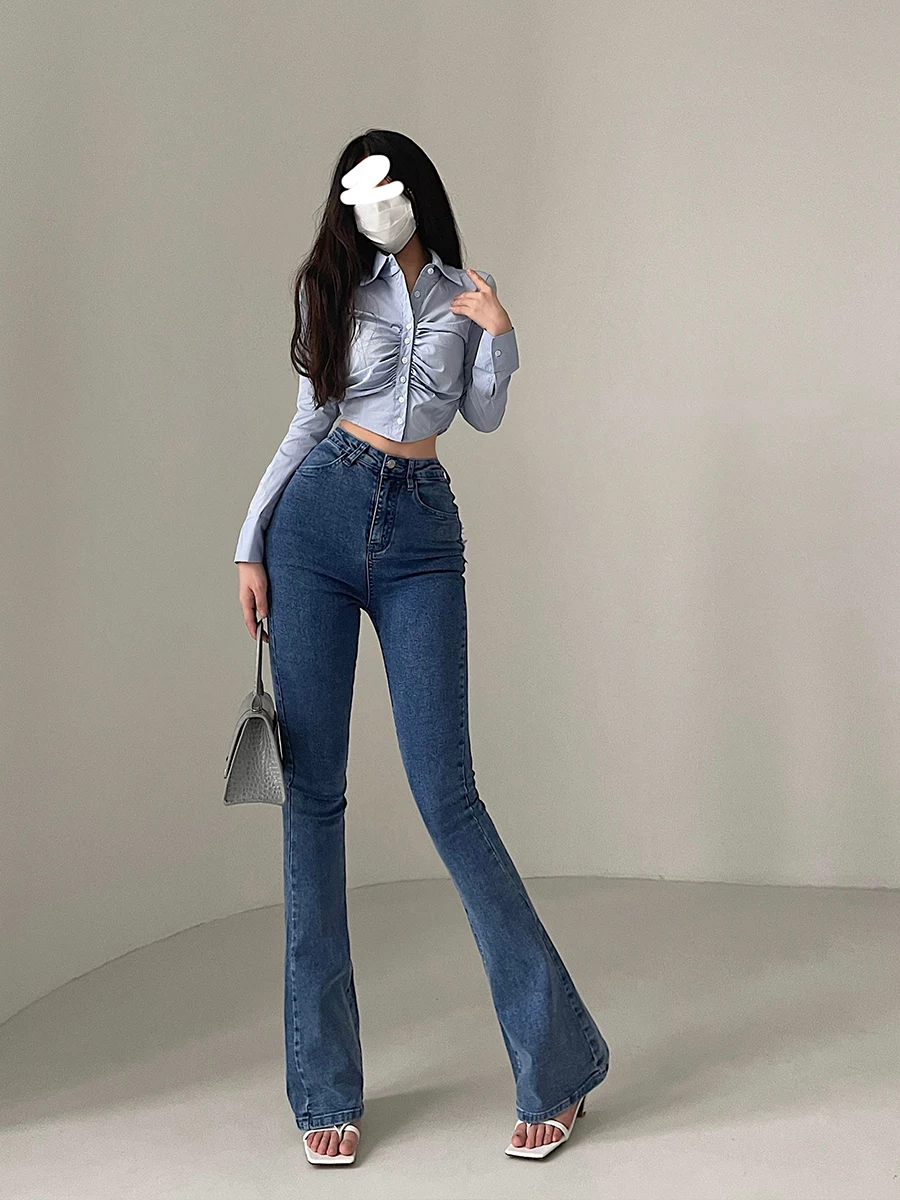 Quần jeans ống loe ôm sát, nâng mông, cạp cao, kiểu dáng gợi cảm phong cách Âu Mỹ dành cho nữ.