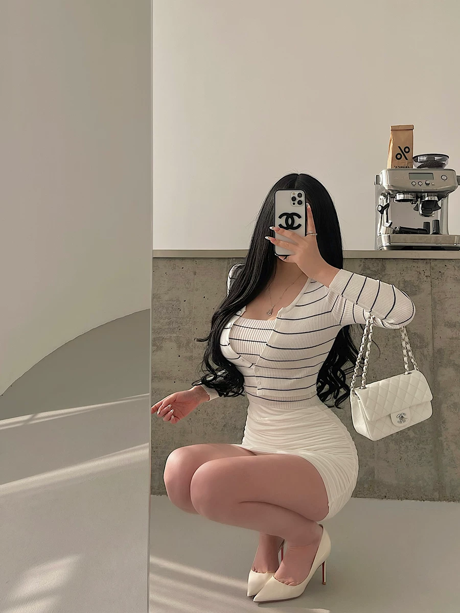 YoungGirlDay Phong cách Hàn Quốc thuần khiết gợi cảm, áo cardigan dệt kim sọc ngắn tay dài một hàng khuy và áo hai dây, bộ hai món.