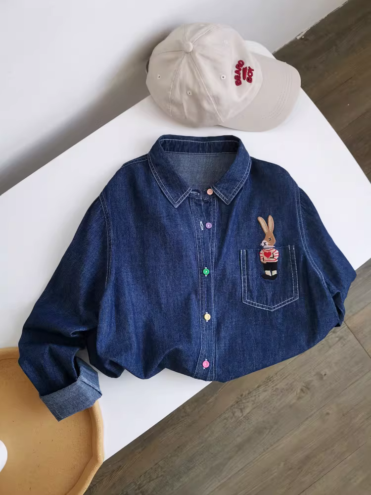 Áo khoác denim dài vừa phải phong cách cổ điển màu xanh đậm phong cách Hàn Quốc có túi đơn đa năng dành cho nữ