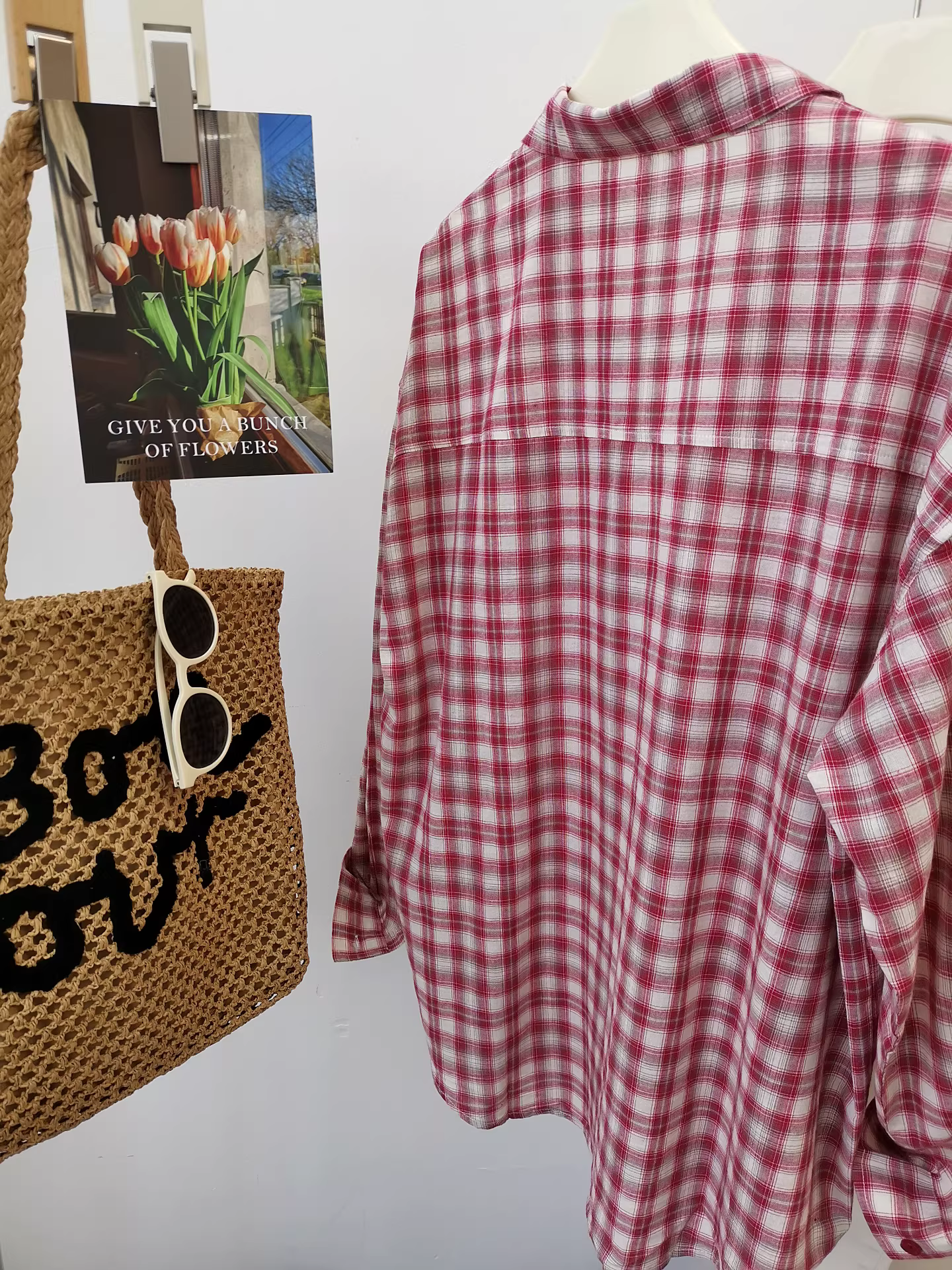 Áo sơ mi cotton kẻ đỏ dài tay phong cách Hàn Quốc đa năng, đơn giản, thoải mái, kiểu dáng mùa hè mỏng nhẹ, mùa thu sớm 2025 dành cho nữ