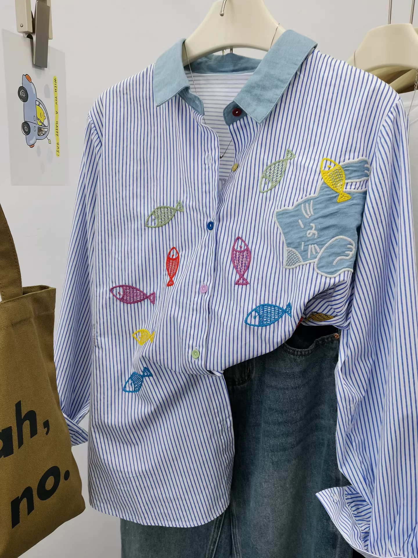 Áo sơ mi denim dài tay phối lớp, cổ polo, chất liệu cotton nguyên chất, kiểu dáng đơn giản, tươi mát, sọc dọc, dáng rộng, năm 2025