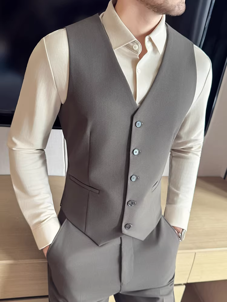 Bộ vest nam ôm dáng, chất liệu mềm mại và bay bổng, trang phục công sở lịch lãm, trang phục phù rể, bộ vest cao cấp gồm áo vest và quần.