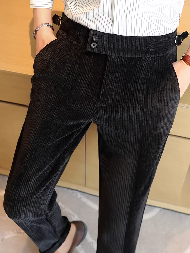 Quần âu nam chất liệu nhung cao cấp, kiểu dáng thẳng, chất liệu dày dặn, thích hợp cho mùa thu đông.