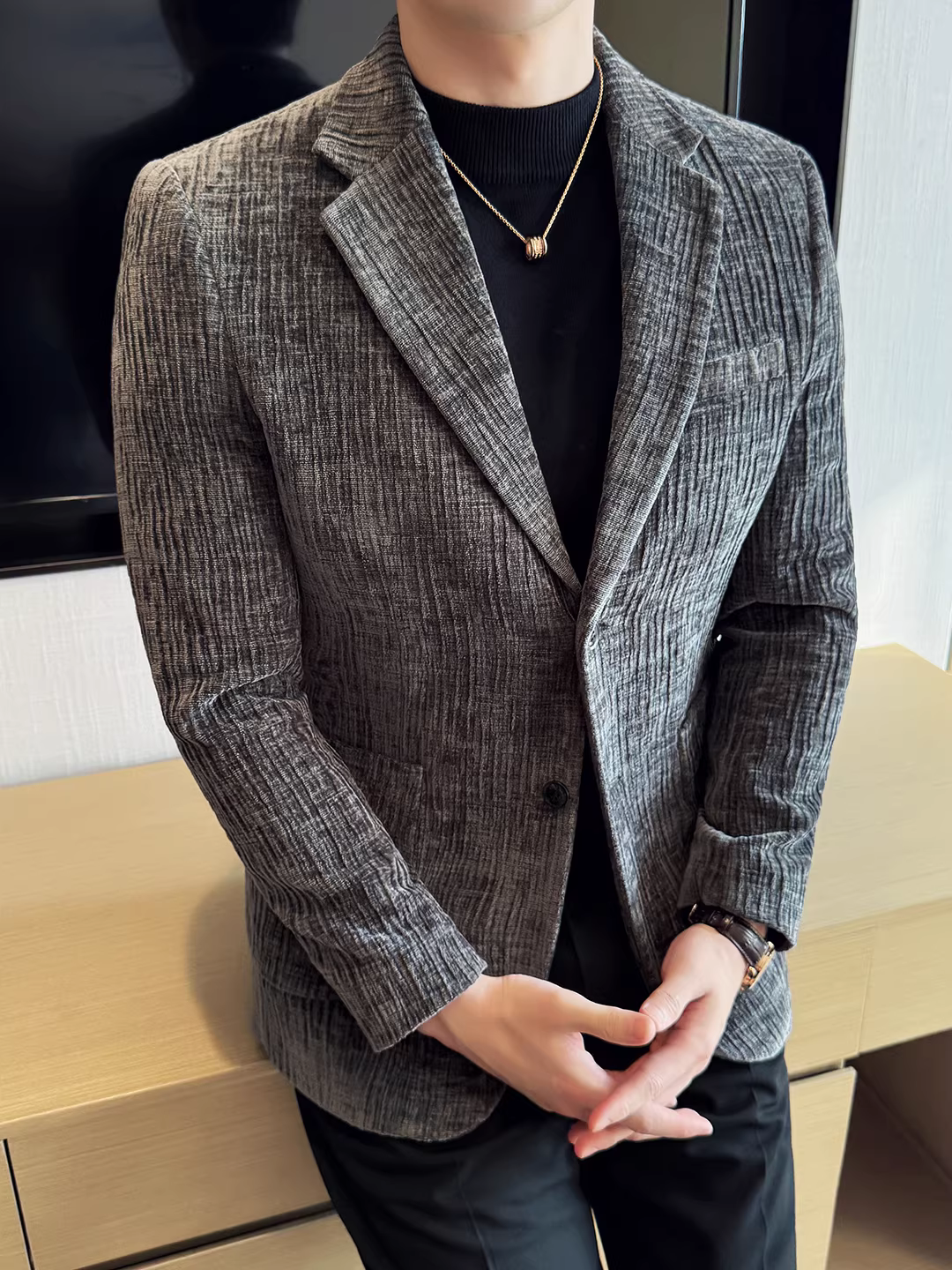 Áo blazer nam chất liệu nhung thiết kế xếp ly, phong cách Hàn Quốc, dáng ôm, thời trang, giản dị, lịch sự, đa năng.