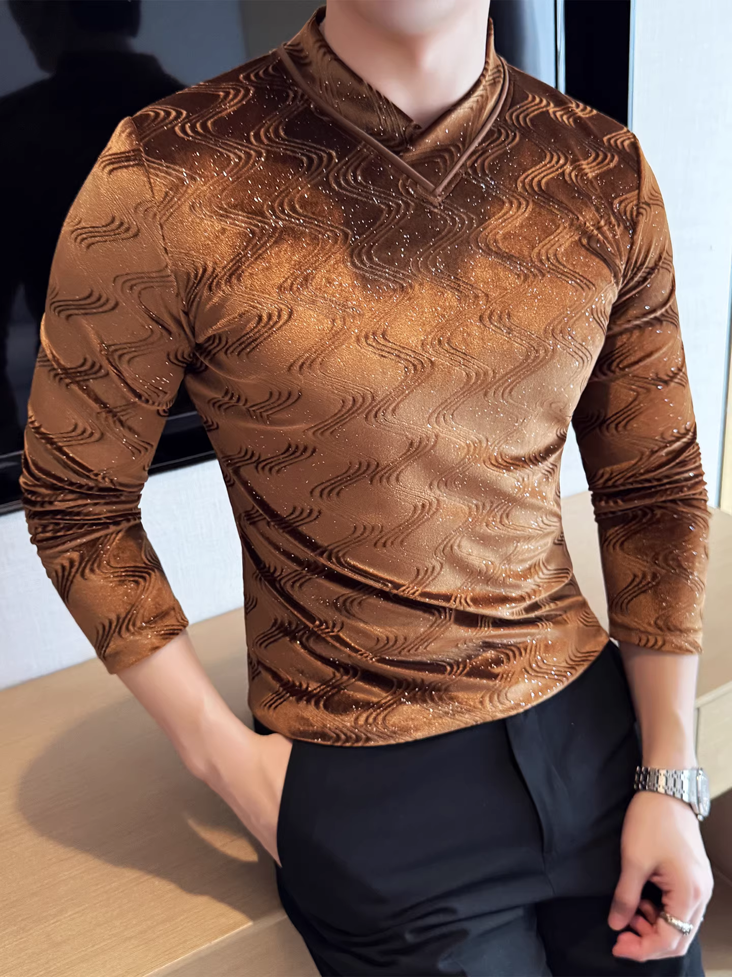 Áo thun nam cổ V nhung Gypsophila, tay dài, kiểu mới thu đông 2025, chất liệu thun ôm body cổ trung