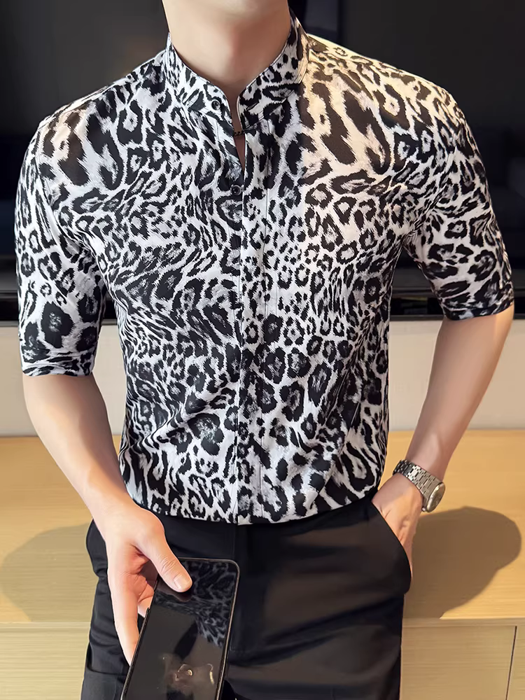 Áo sơ mi nam cổ đứng kiểu Trung Hoa, họa tiết da báo, tay ngắn, kiểu mới hè 2025, cao cấp, ôm dáng, lịch lãm, tay lửng.