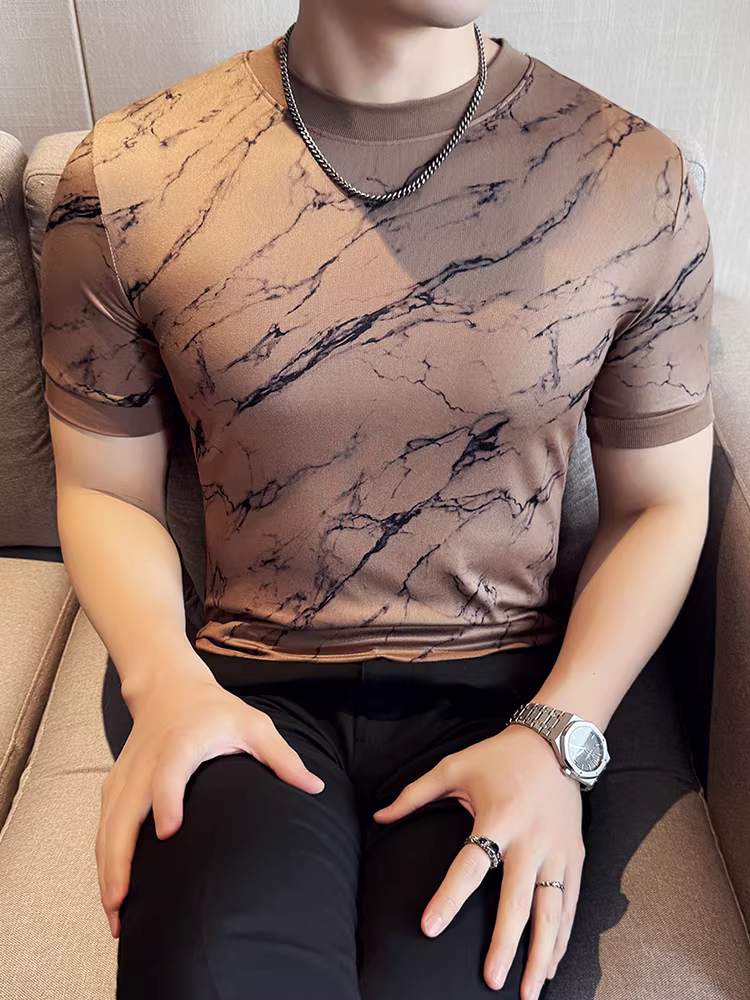 Áo thun nam cổ tròn in hình, kiểu dáng mỏng mùa hè, thời trang mới 2025, sành điệu và đẹp trai, ôm dáng, áo lót thoải mái.