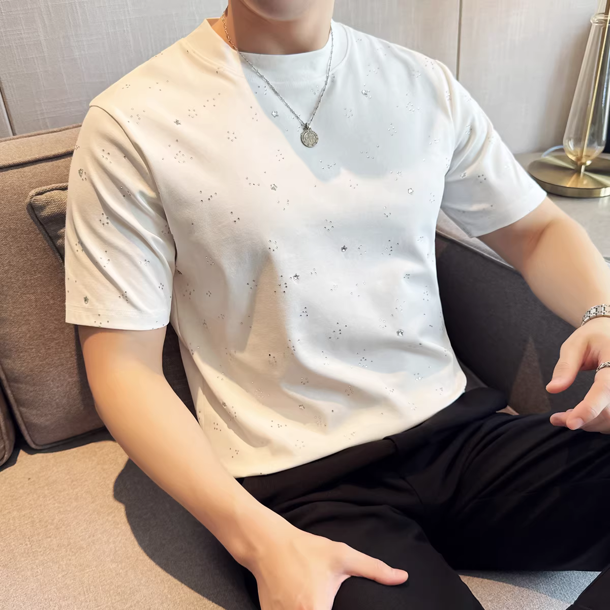 Áo thun nam tay ngắn cổ tròn thiết kế đính đá thời thượng, phong cách mùa hè mới, thời trang, co giãn, ôm dáng, đa năng.