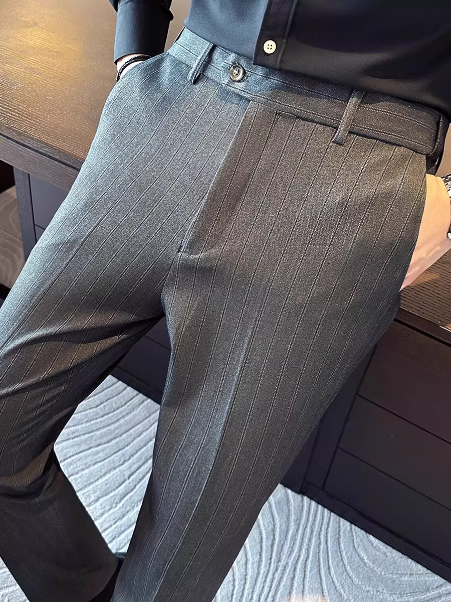 Quần âu nam lưng thun kẻ sọc, thời trang thu đông 2025, kiểu dáng ôm body, chống nhăn, lịch lãm.