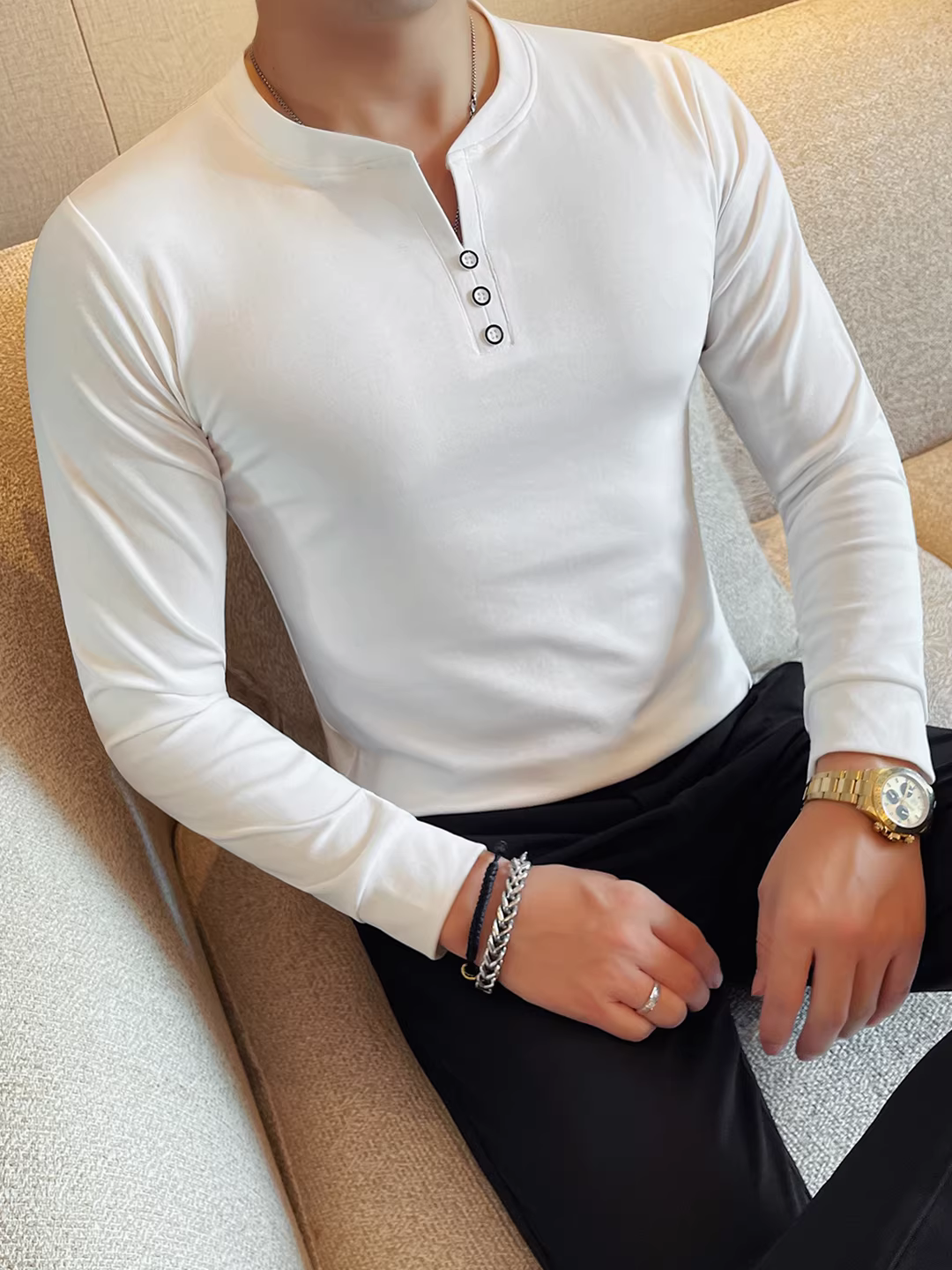 Áo thun nam dài tay cổ chữ V cao cấp, xu hướng thời trang thu đông mới, dáng ôm, lớp trong co giãn.