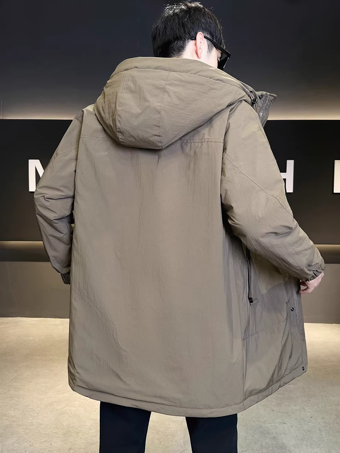 Áo khoác phao nam dài trung bình, kiểu mới mùa đông 2025, dày dặn, ấm áp, kiểu dáng áo khoác công sở cao cấp