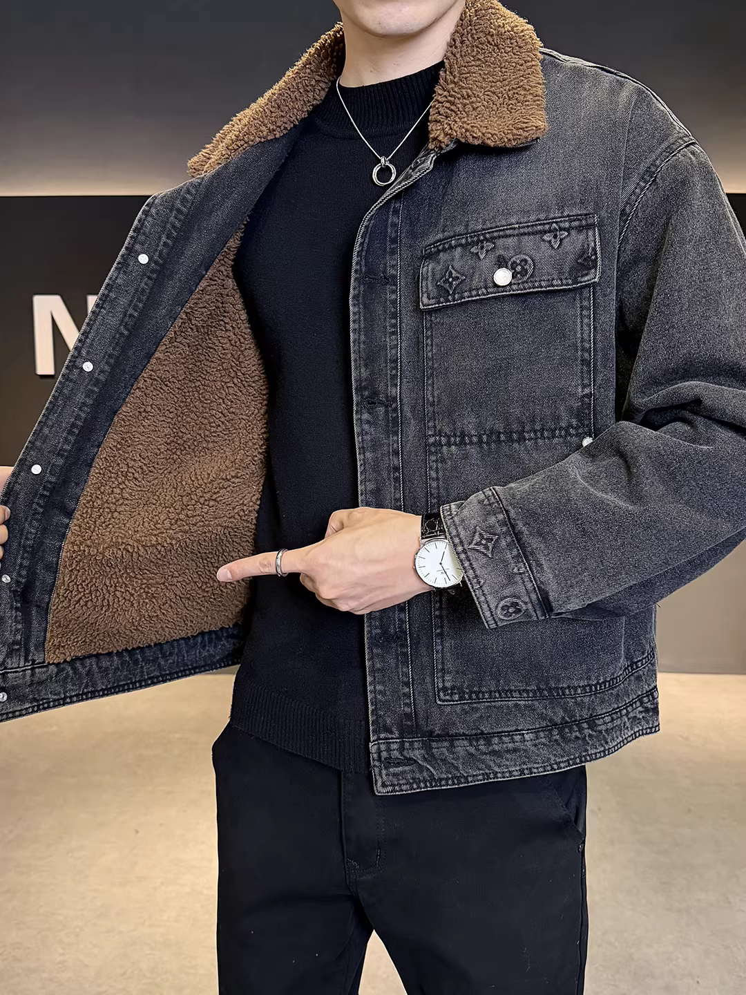 Áo khoác nam mùa đông 2025 có lớp lót lông cừu, cổ áo len dày, kiểu áo khoác denim công nhân