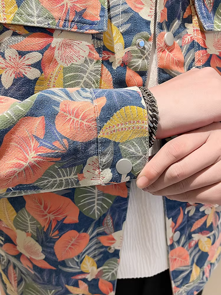 Áo khoác denim nam xuân 2025 kiểu dáng cao cấp mới, cổ điển, ôm dáng, ngắn, họa tiết hoa, dành cho giới trẻ