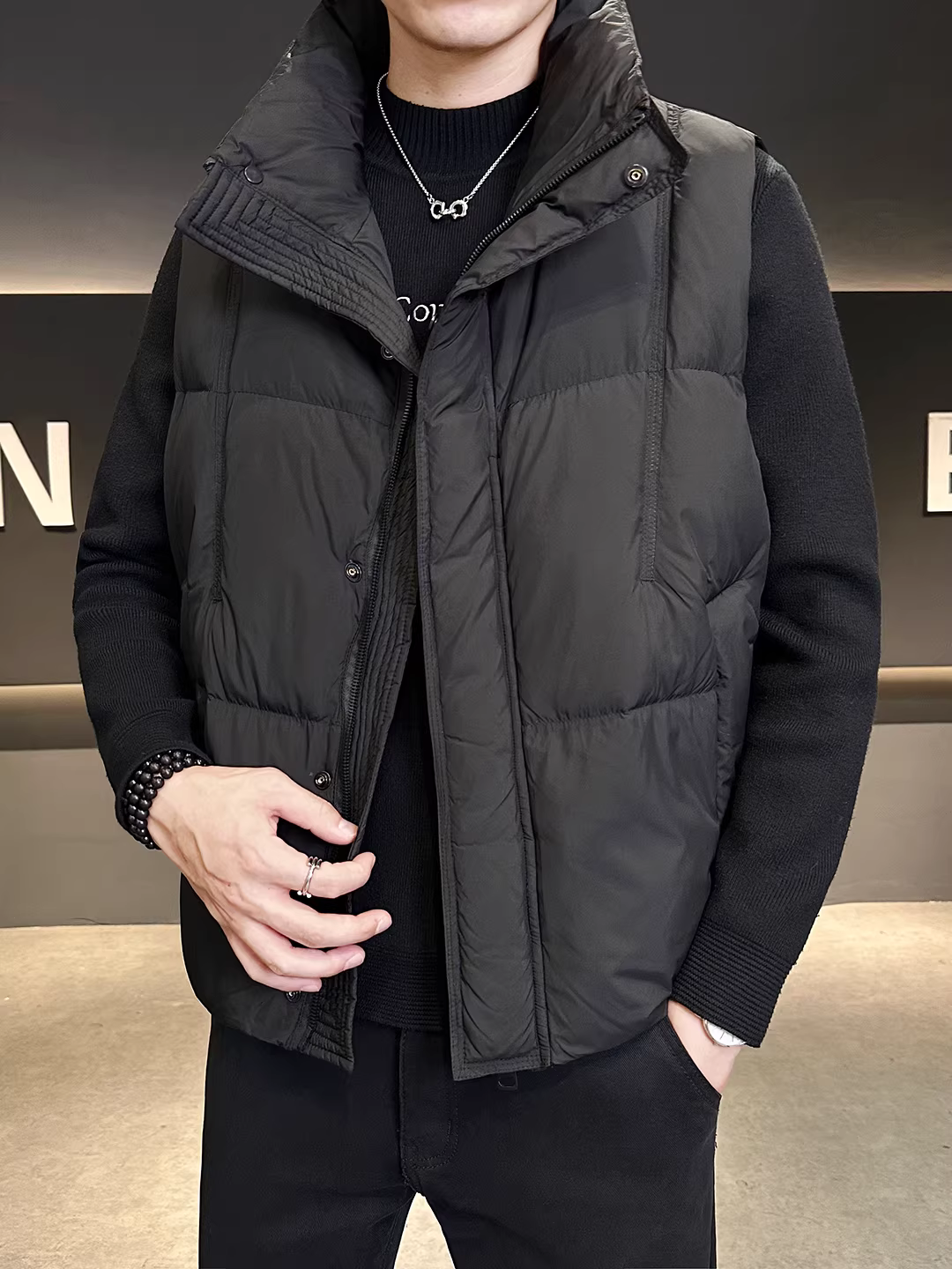 Áo ghi-lê dày cổ đứng dành cho nam, kiểu mới thu đông 2025, áo khoác không tay rộng rãi và đa năng để chống lạnh.