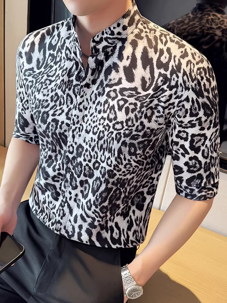 Áo sơ mi nam cổ đứng kiểu Trung Hoa, họa tiết da báo, tay ngắn, kiểu mới hè 2025, cao cấp, ôm dáng, lịch lãm, tay lửng.