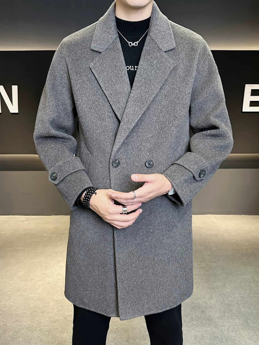 Áo khoác len cashmere hai lớp dành cho nam, dài trung bình, kiểu mới thu đông 2025, kiểu dáng sang trọng nhẹ nhàng, cao cấp.