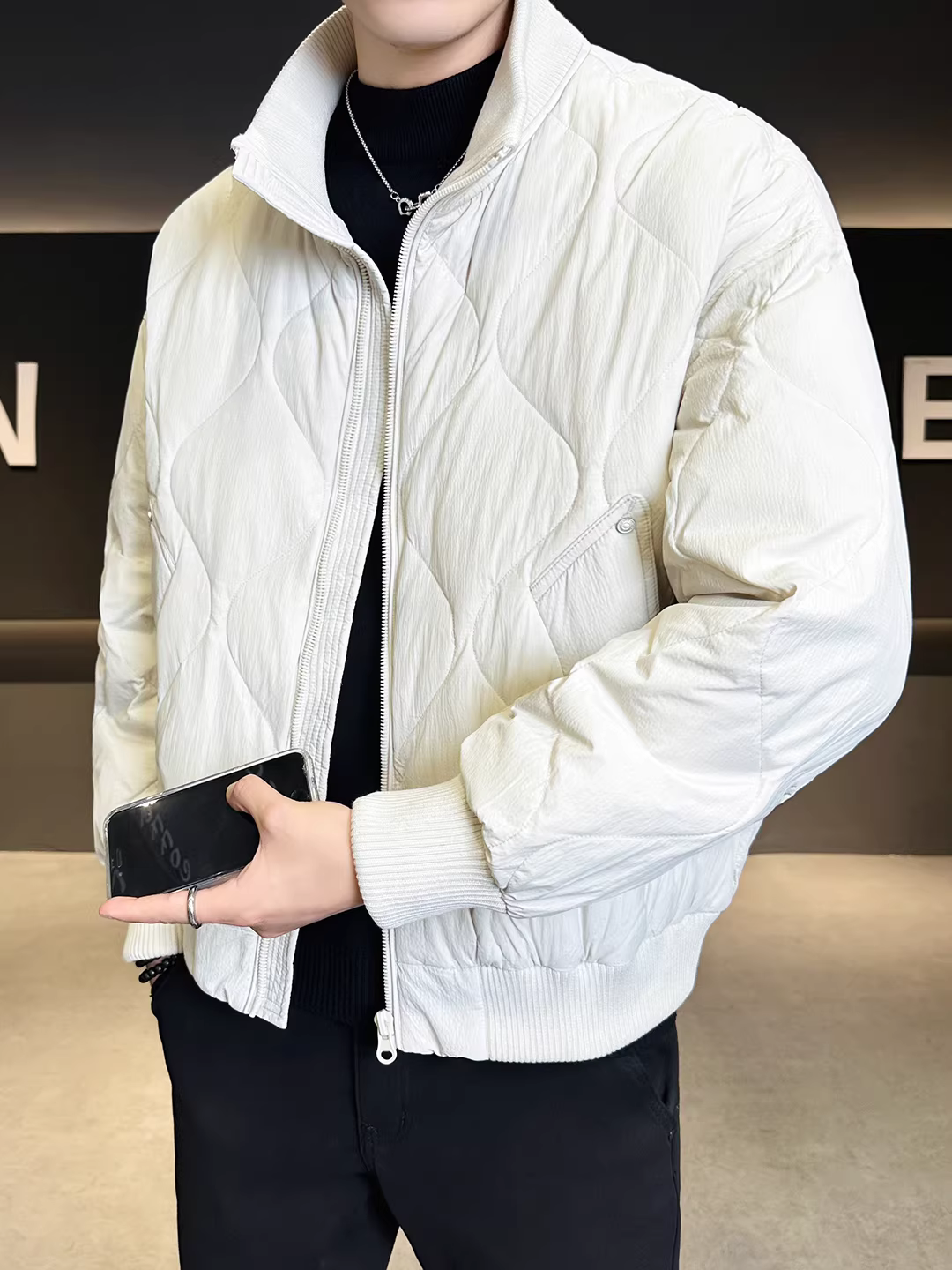 Áo khoác phao nhẹ cao cấp 90% lông vũ dành cho nam, kiểu mới mùa đông 2025, dáng rộng may chần, cổ đứng, áo ấm.