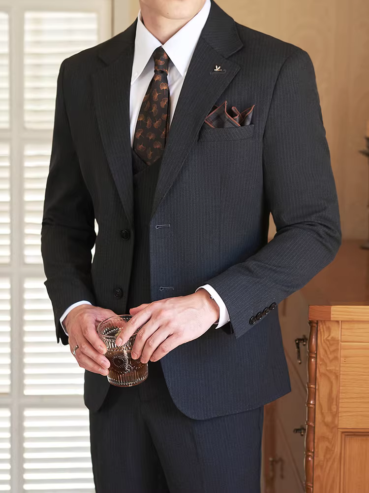 Bộ vest nam kiểu Anh, kẻ sọc, vest công sở, trang phục dạ hội, đám cưới, kiểu dáng ôm sát, chất liệu cao cấp, bộ ba món.