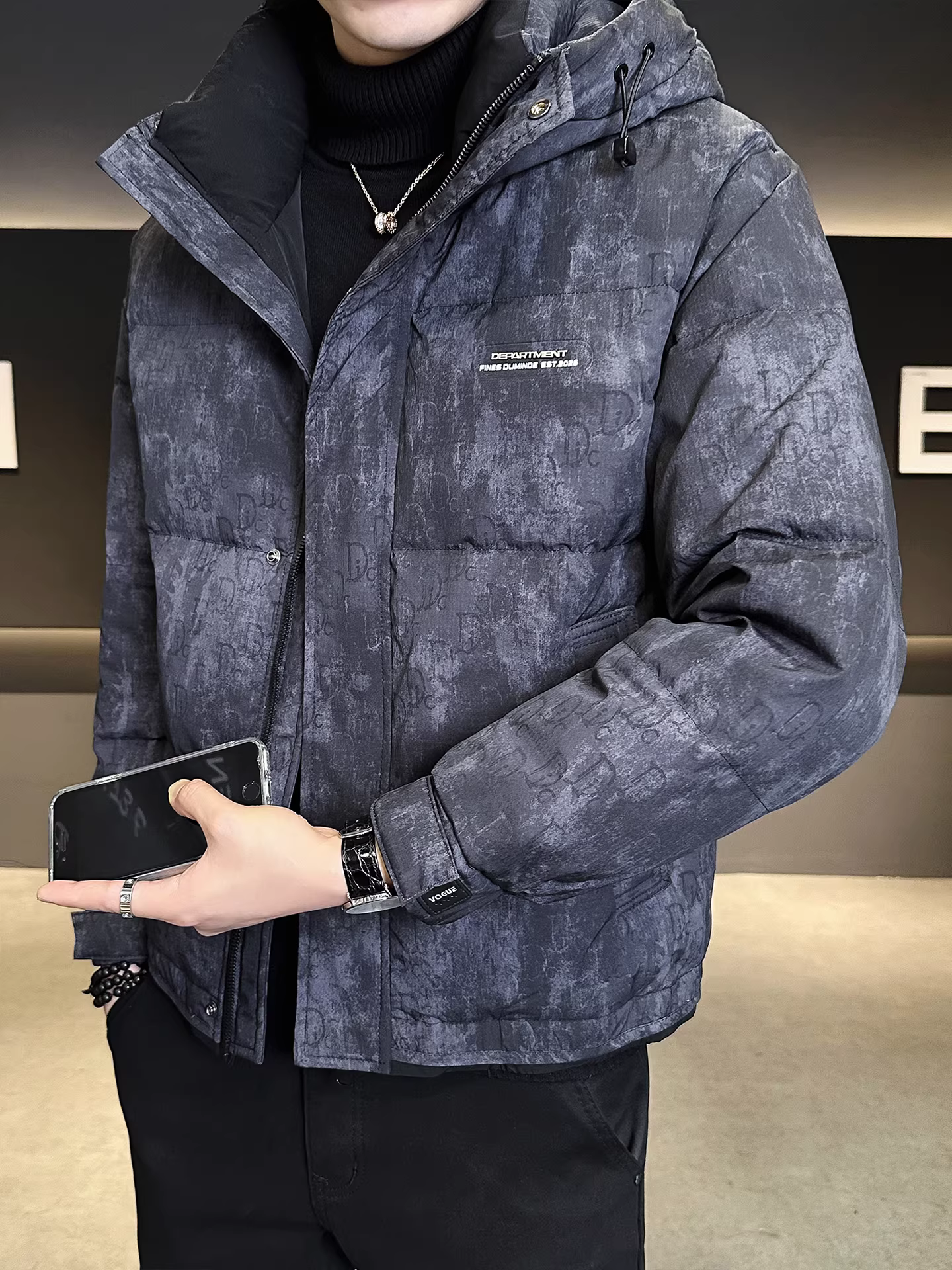 Áo khoác phao có mũ trùm đầu dành cho nam, kiểu dáng mới mùa đông 2025, dày dặn, ấm áp, ngắn, rộng rãi, đa năng.