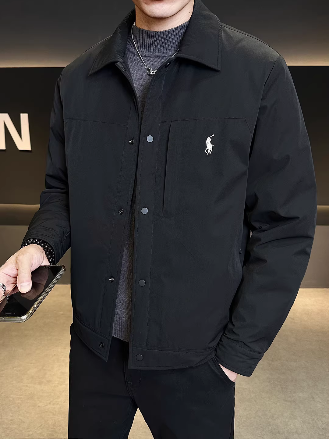 Áo khoác phao nhẹ thêu hình ngựa chiến dành cho nam mùa đông 2025, chất lượng cao, dáng rộng, cổ ngắn, ấm áp