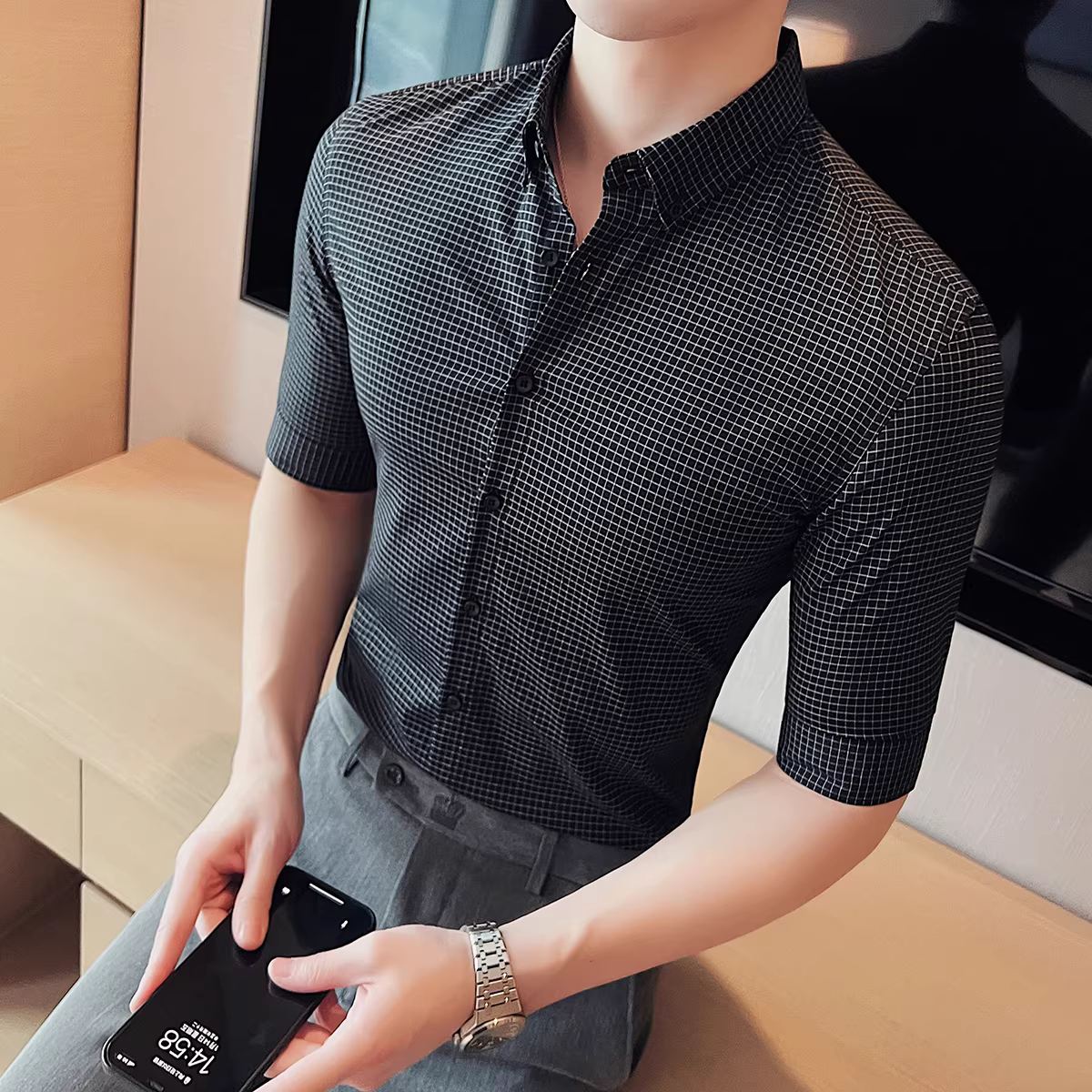 Áo sơ mi kẻ sọc houndstooth dành cho nam, tay ngắn, kiểu dáng mới mùa hè, cao cấp, hợp thời trang, ôm dáng, áo sơ mi tay năm phần, phong cách công sở giản dị.