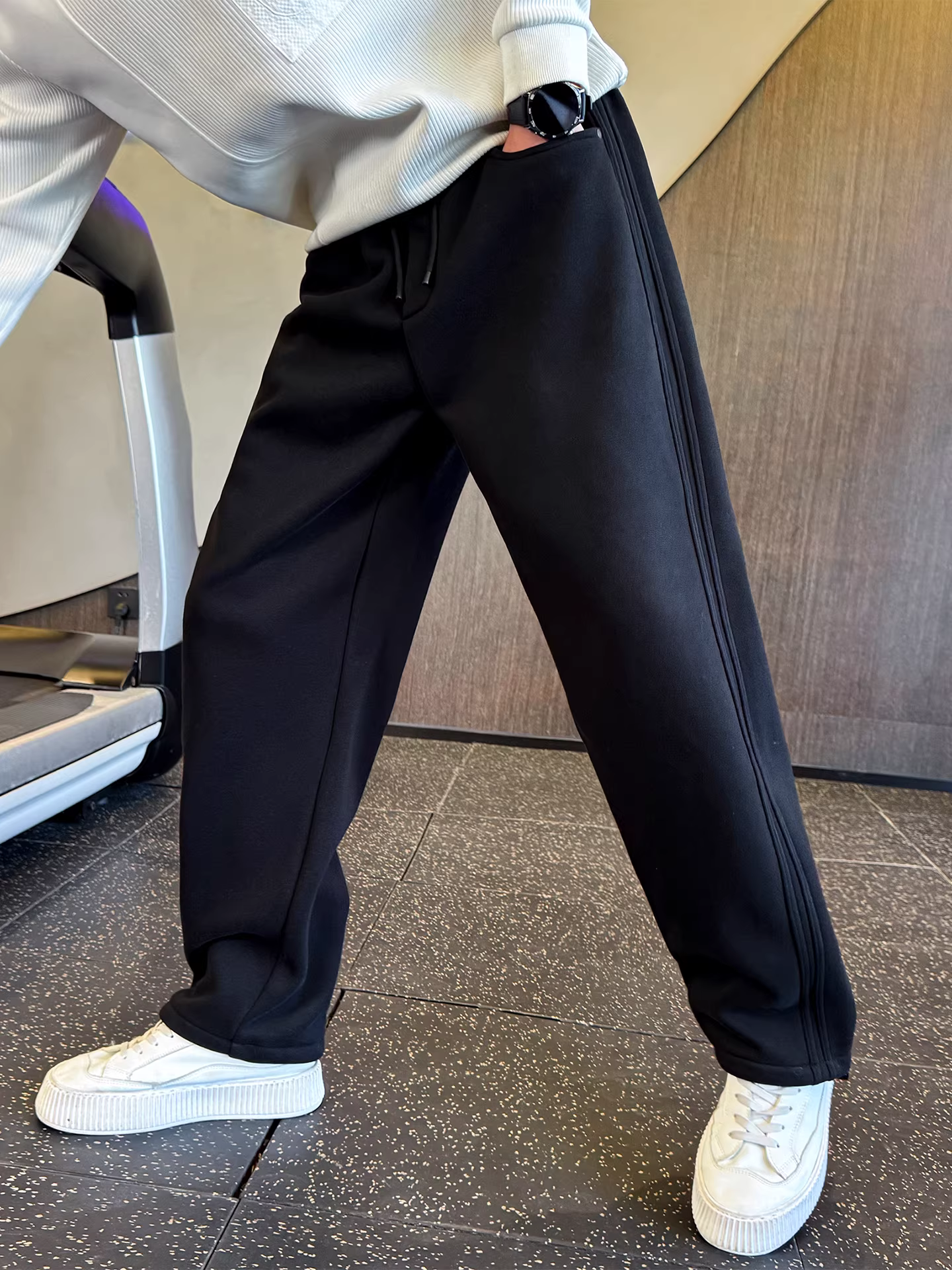 Quần nam dày lót lông cừu, quần kiểu Mỹ mới mùa đông 2025, quần thể thao rộng rãi chất lượng cao.