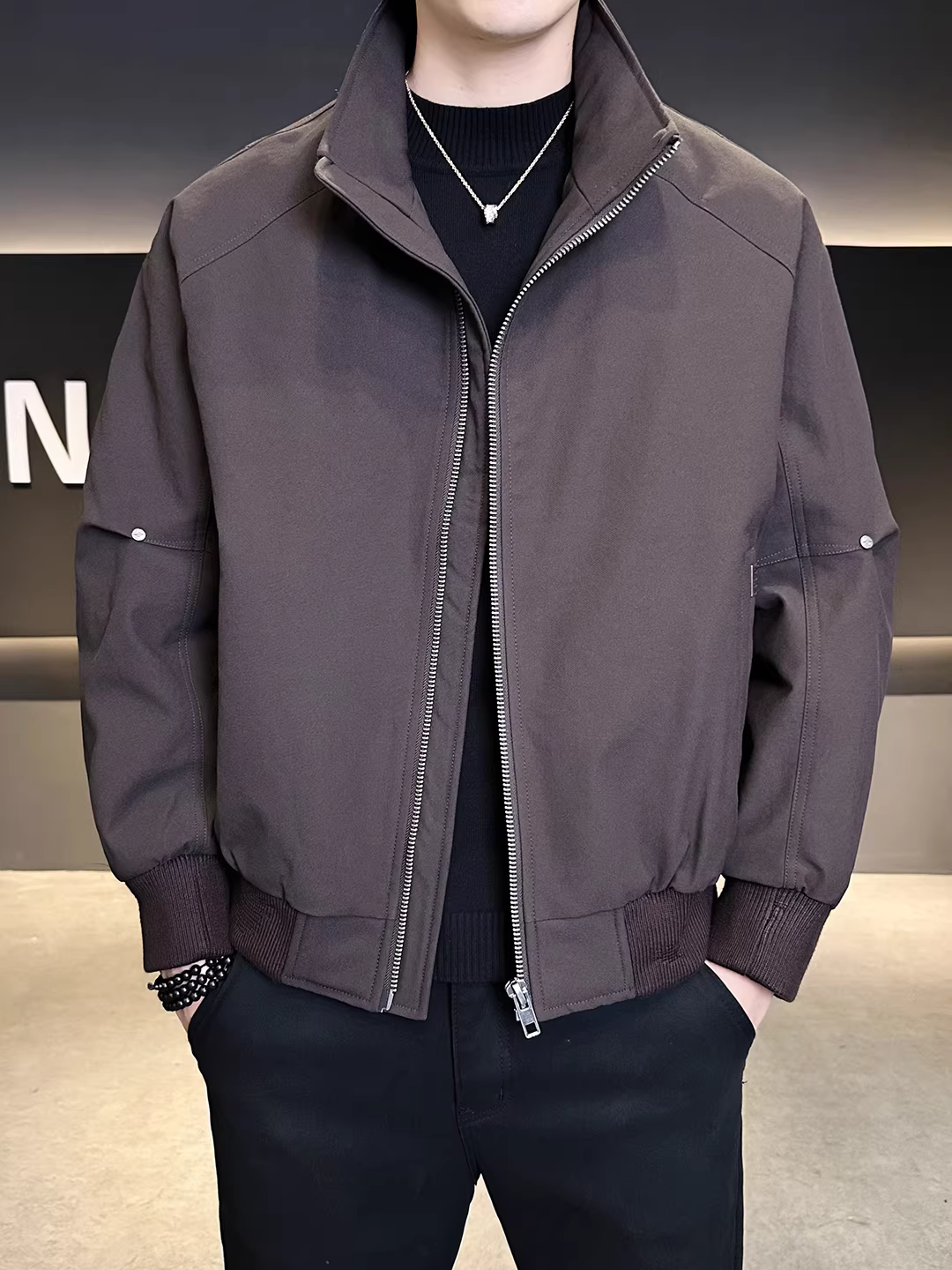 Áo khoác phao nam cao cấp cổ đứng, kiểu mới mùa đông 2025, dáng rộng và đa năng, áo khoác ngắn nhẹ kiểu thời trang.