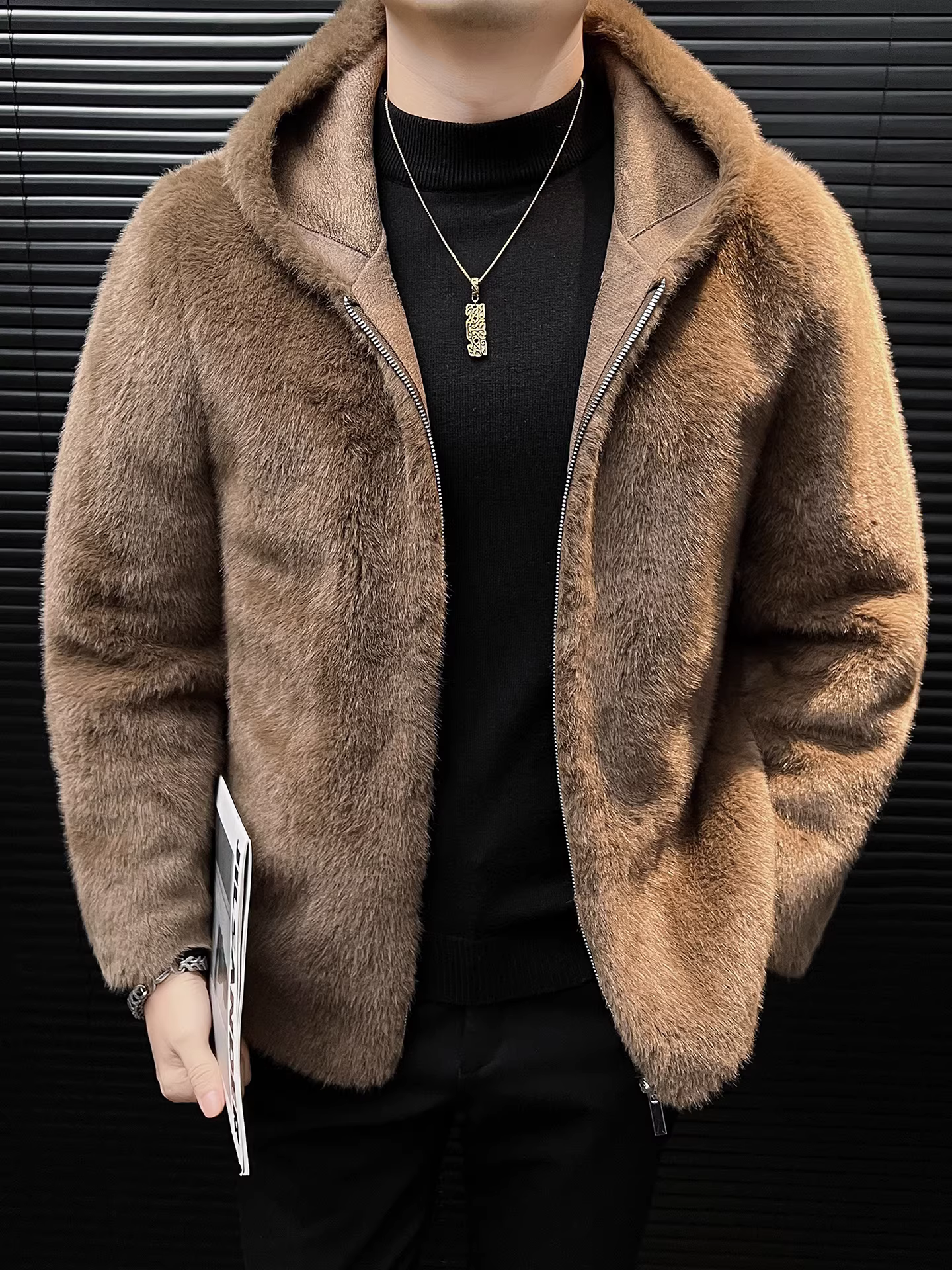 Áo khoác nam giả lông chồn cao cấp có mũ, kiểu mới mùa đông 2025, dáng rộng, ngắn, lông dày tích hợp