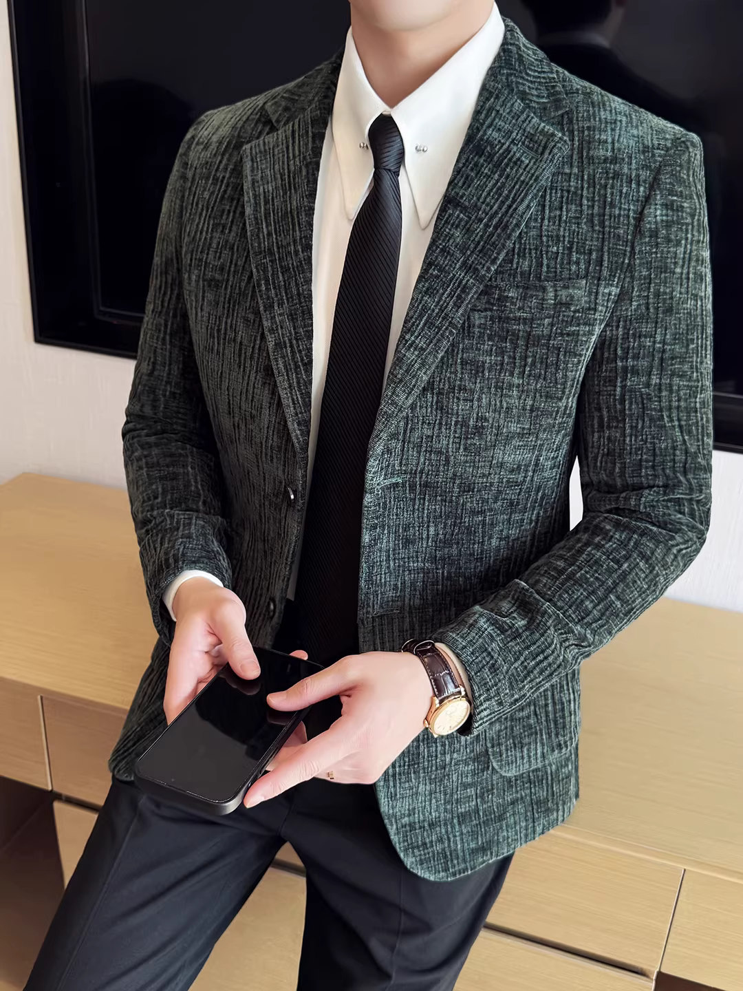 Áo blazer nam chất liệu nhung thiết kế xếp ly, phong cách Hàn Quốc, dáng ôm, thời trang, giản dị, lịch sự, đa năng.