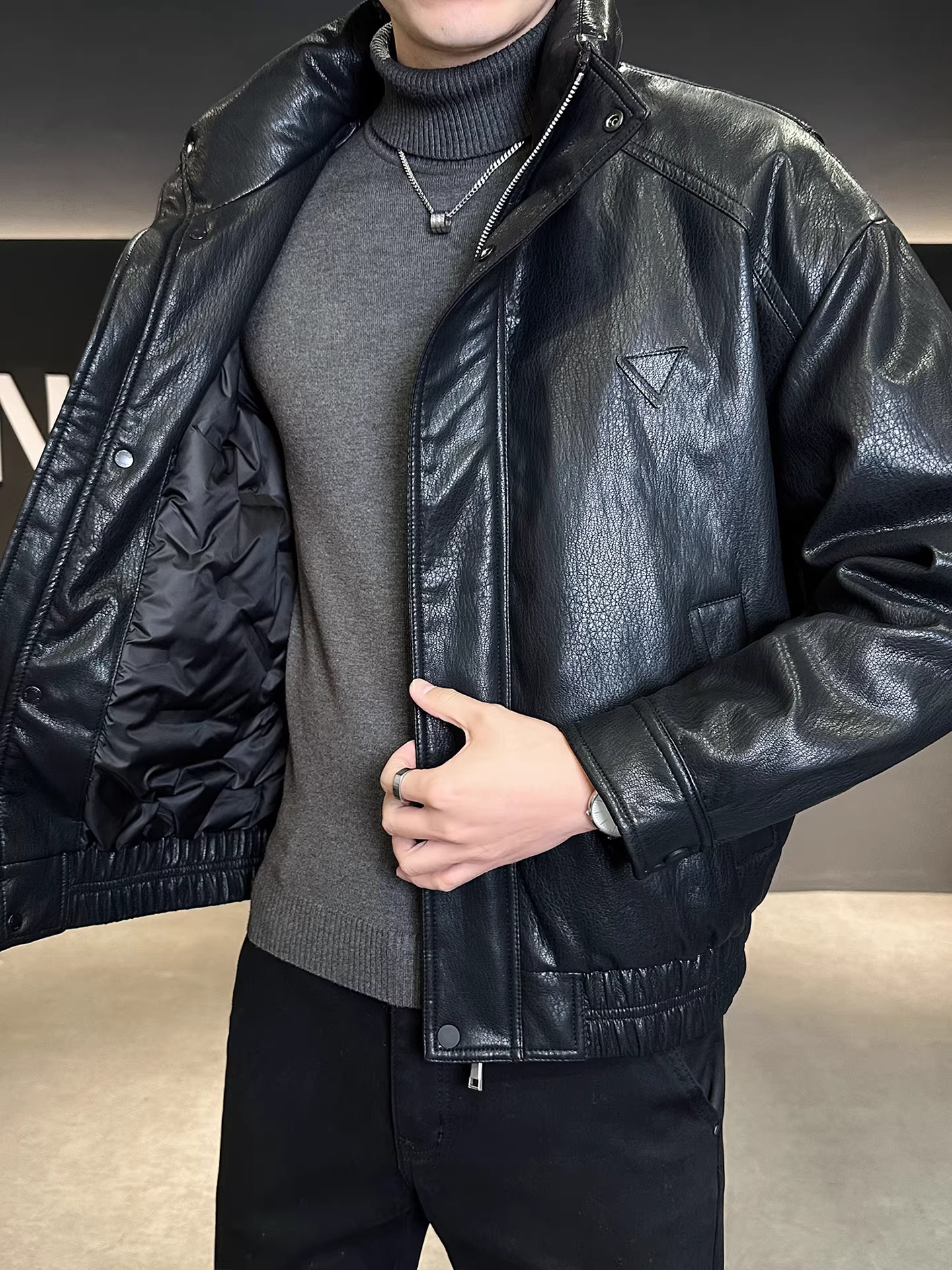 Áo khoác da nam, mẫu mới mùa đông 2025, chất lượng cao, dày dặn, ấm áp, cổ đứng, dáng rộng, kiểu ngắn, dễ chăm sóc.