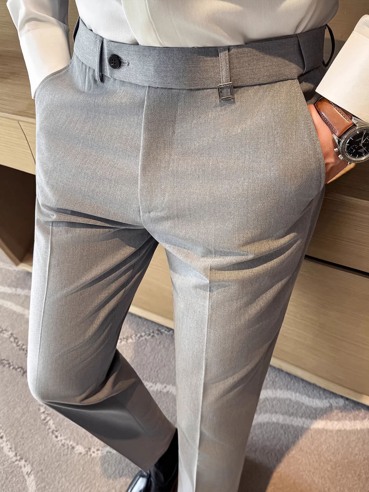 Quần âu nam chất lượng cao, lưng thun co giãn, kiểu dáng ôm vừa, quần công sở dáng suôn, dễ chăm sóc, không nhăn.