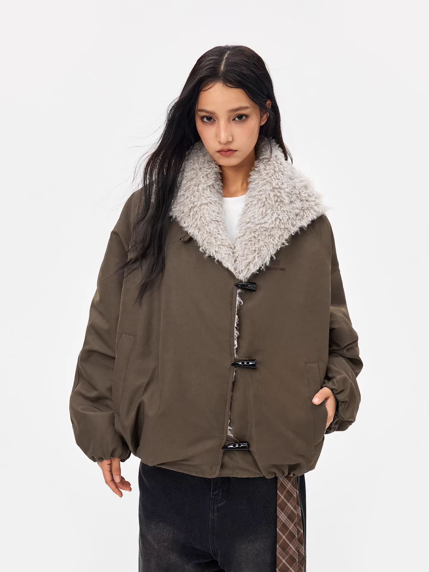 Áo khoác cotton hoa văn cổ lông lớn kiểu hổ rừng dành cho nữ, mẫu mới mùa đông 2025, kiểu cổ điển, cài khuy, giữ ấm