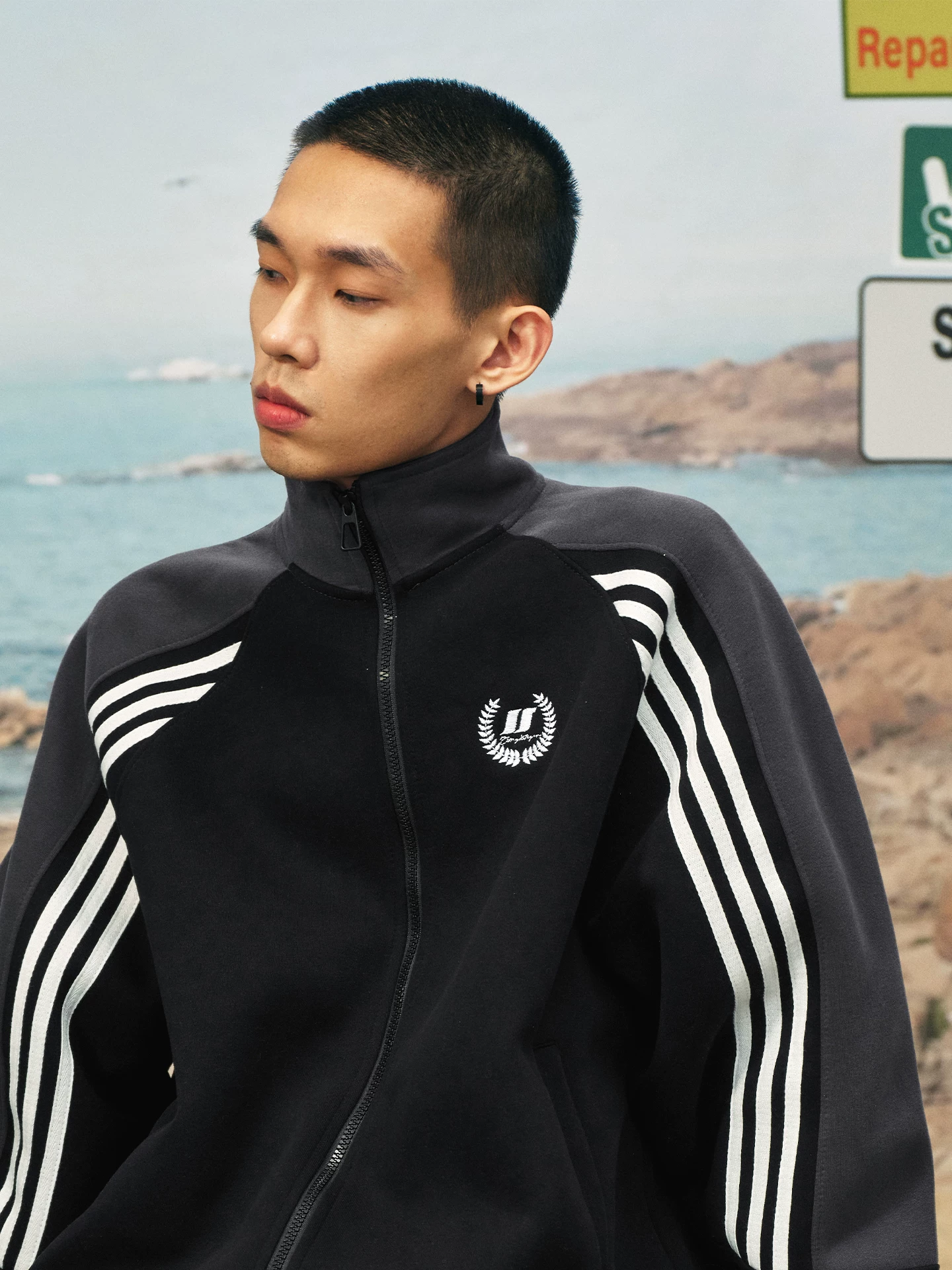 Áo len tay raglan thêu theo phong cách retro của Jungle Tiger dành cho nam giới, áo cardigan chắp vá dáng rộng mùa thu với áo khoác cổ đứng màu tương phản