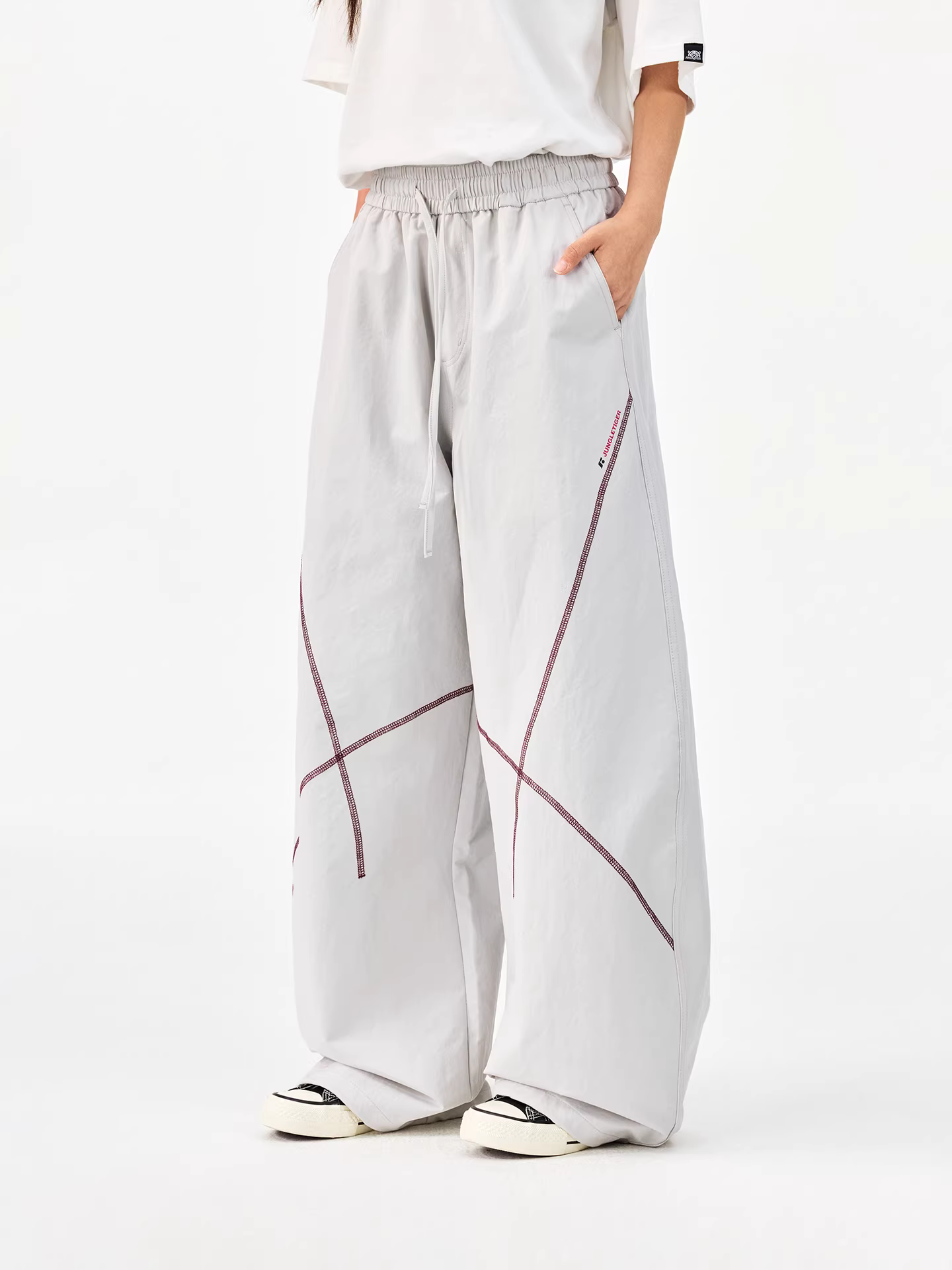 Quần dài dáng rộng màu phối phong cách Jungle Tiger, thiết kế kiểu dáng thể thao, chất liệu mềm mại, kiểu dáng unisex, dành cho cặp đôi.