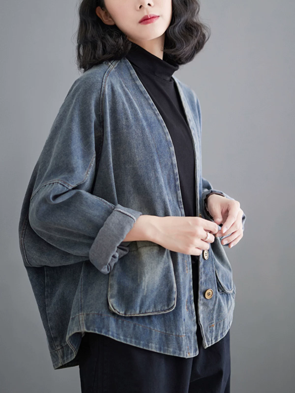 Áo khoác denim retro dáng rộng, túi ba chiều độc đáo, kiểu xuân mới 2026, phong cách châu Âu, size lớn dành cho nữ