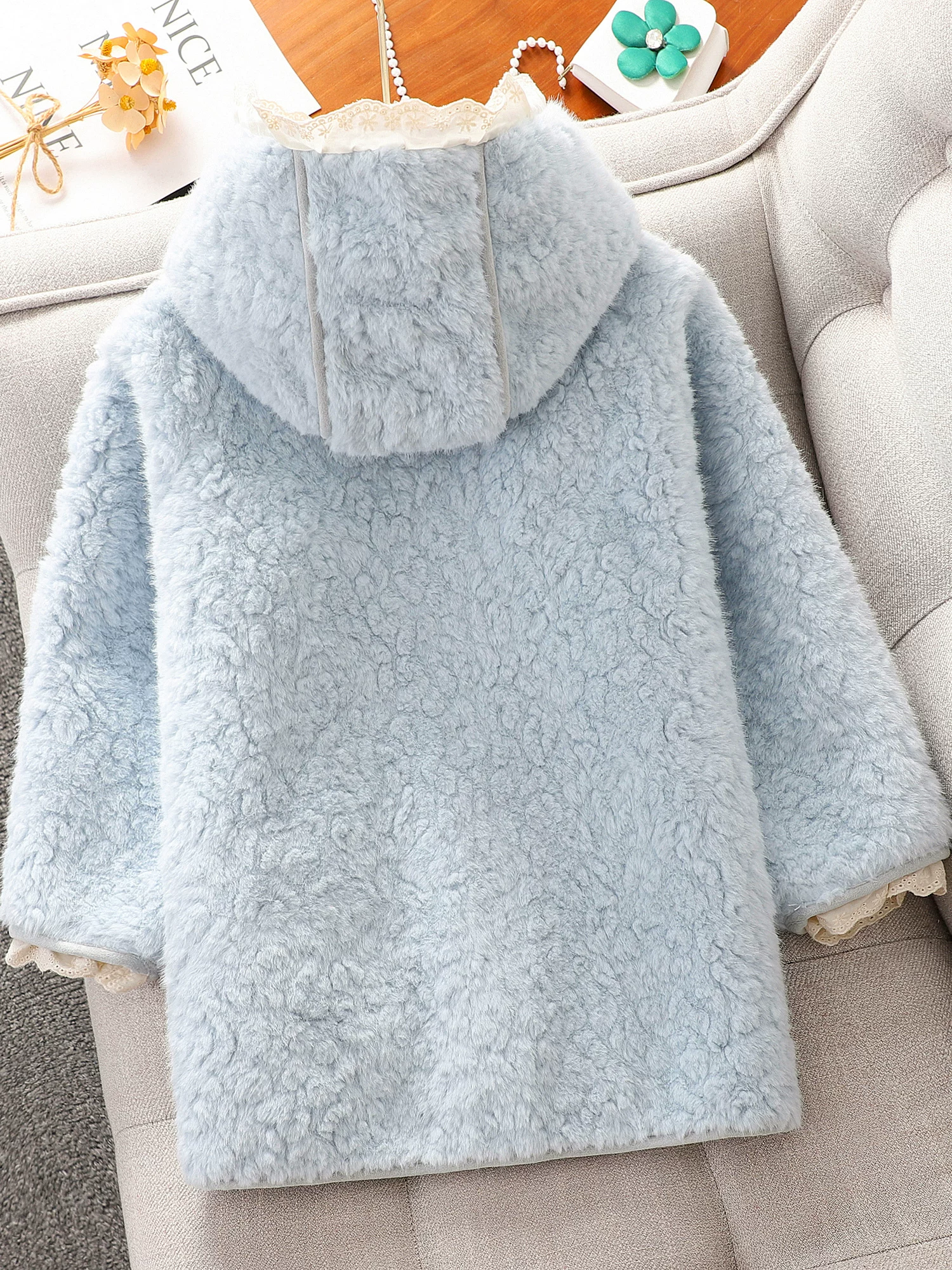 Áo khoác lót lông cừu cho bé gái, áo khoác cotton ấm có mũ cho trẻ em, kiểu mới thu đông 2025, áo len dày cho bé gái.