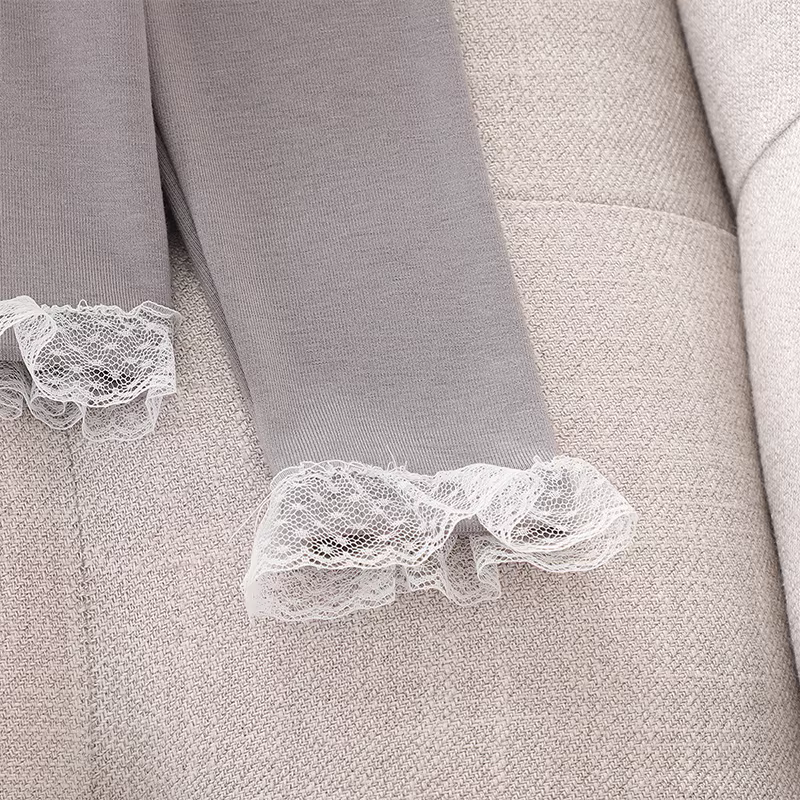 Bộ áo vest nữ xuân thu, áo lót ren viền mới năm 2025, áo thun nữ có dây, trang phục mùa xuân.