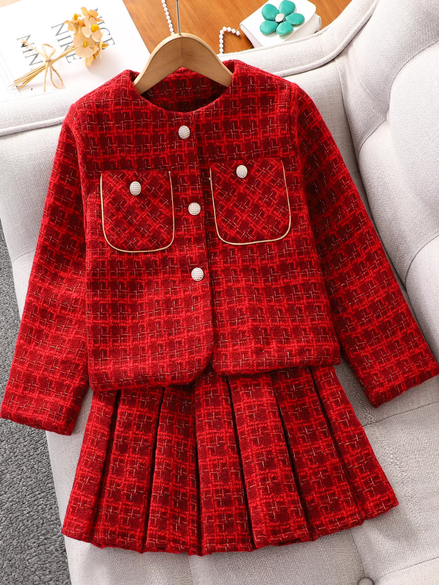 Trang phục phong cách Chanel cho bé gái mùa thu đông mới 2025 trang phục lễ hội dày dặn cho bé gái váy xếp ly màu đỏ dành cho trẻ em