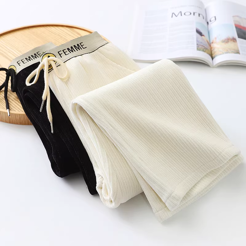 Quần ống rộng bằng vải nhung dành cho bé gái, thời trang và sành điệu cho mùa thu đông, quần lót lông cừu màu trắng rộng rãi cho trẻ em, quần nhung kẻ cho trẻ lớn.