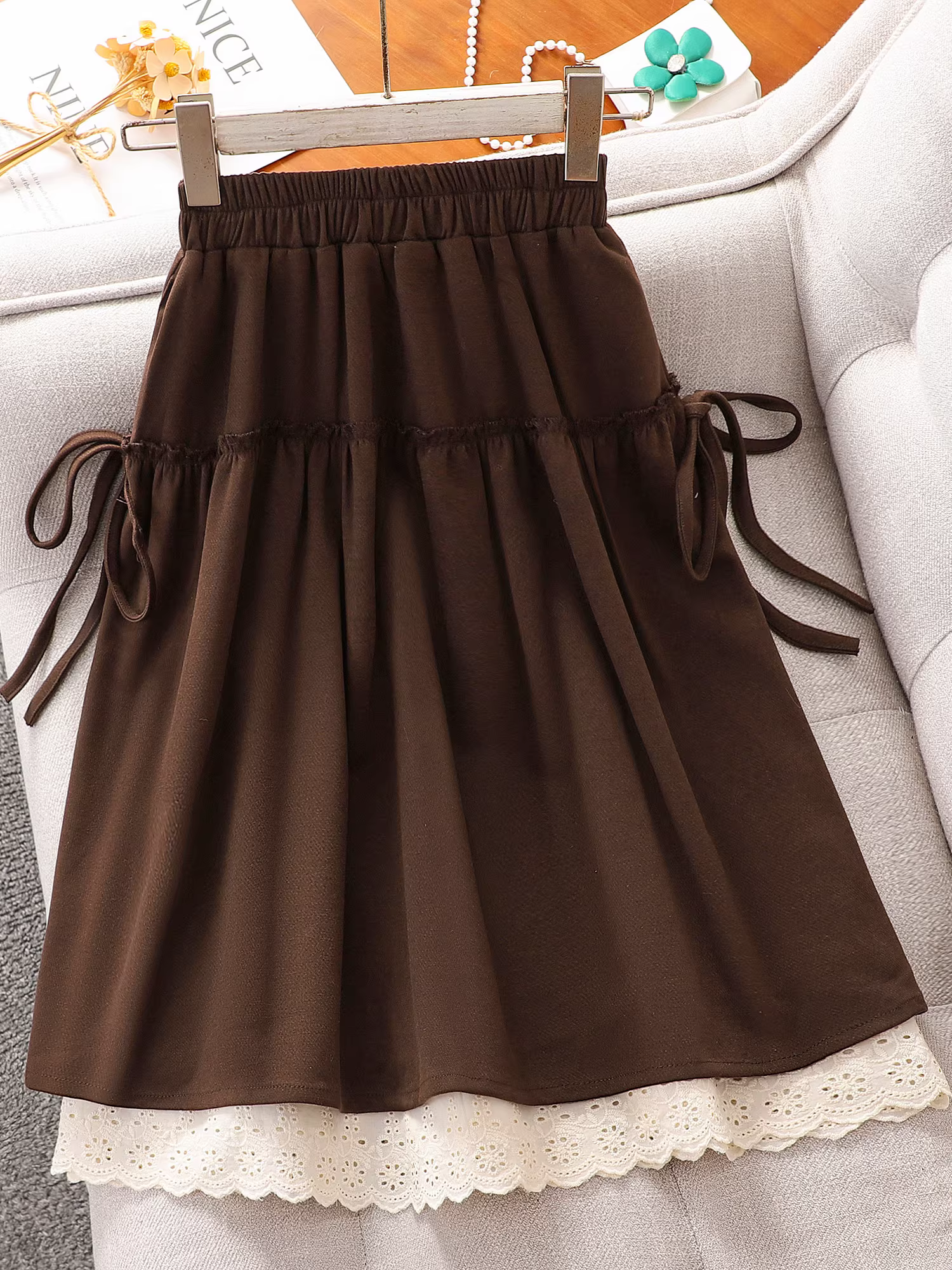 Bộ áo len và chân váy bé gái thu đông 2025 kiểu mới, thời trang đa năng, chất liệu len dệt kim, phong cách Hàn Quốc